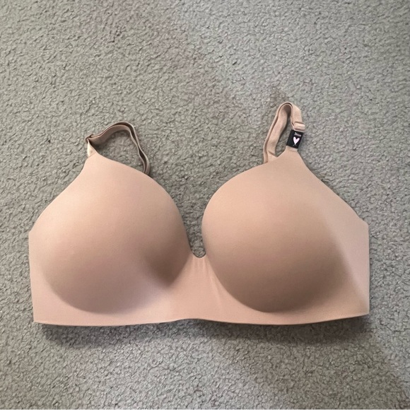 Victoria's Secret Other - VS T-SHIRT LIGHTLY LINEDS WIRELESS BRA! ✨